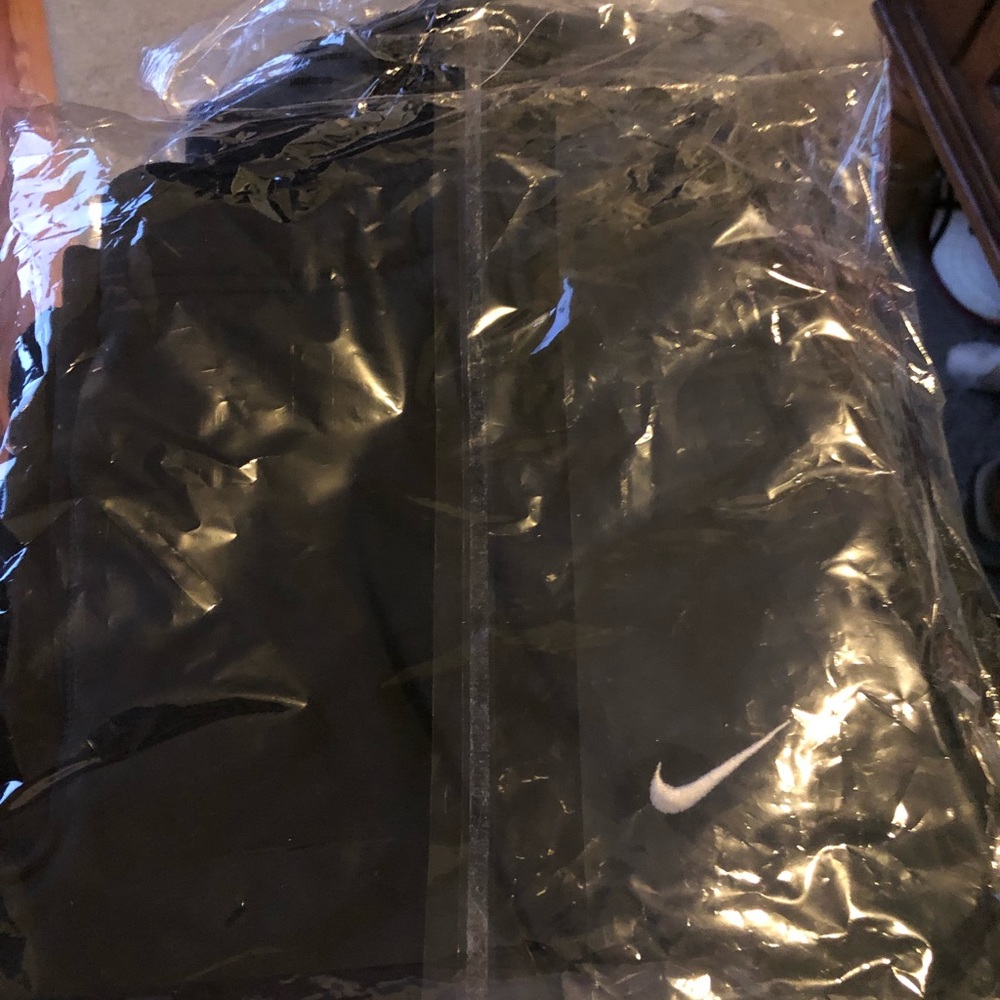 NWT Nike Therma-Fit Strait Leg Gym Pants Size Small